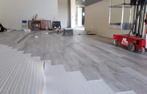 Instalación de Piso Laminado Gris